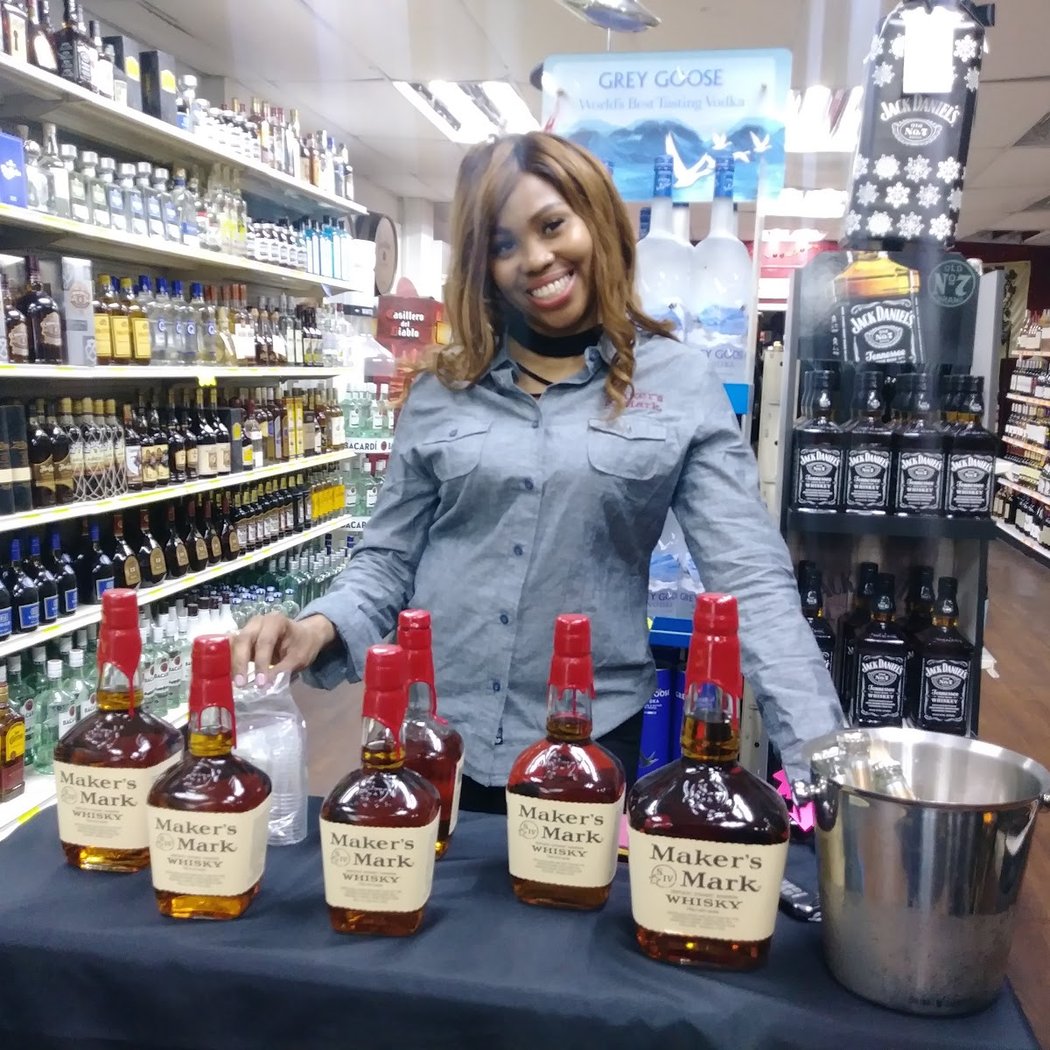 Junior's Liquors 1