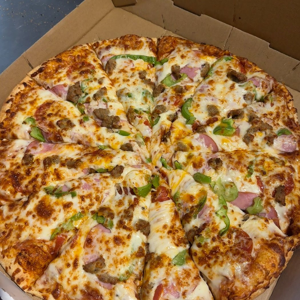 Ellie's Pizzeria 3