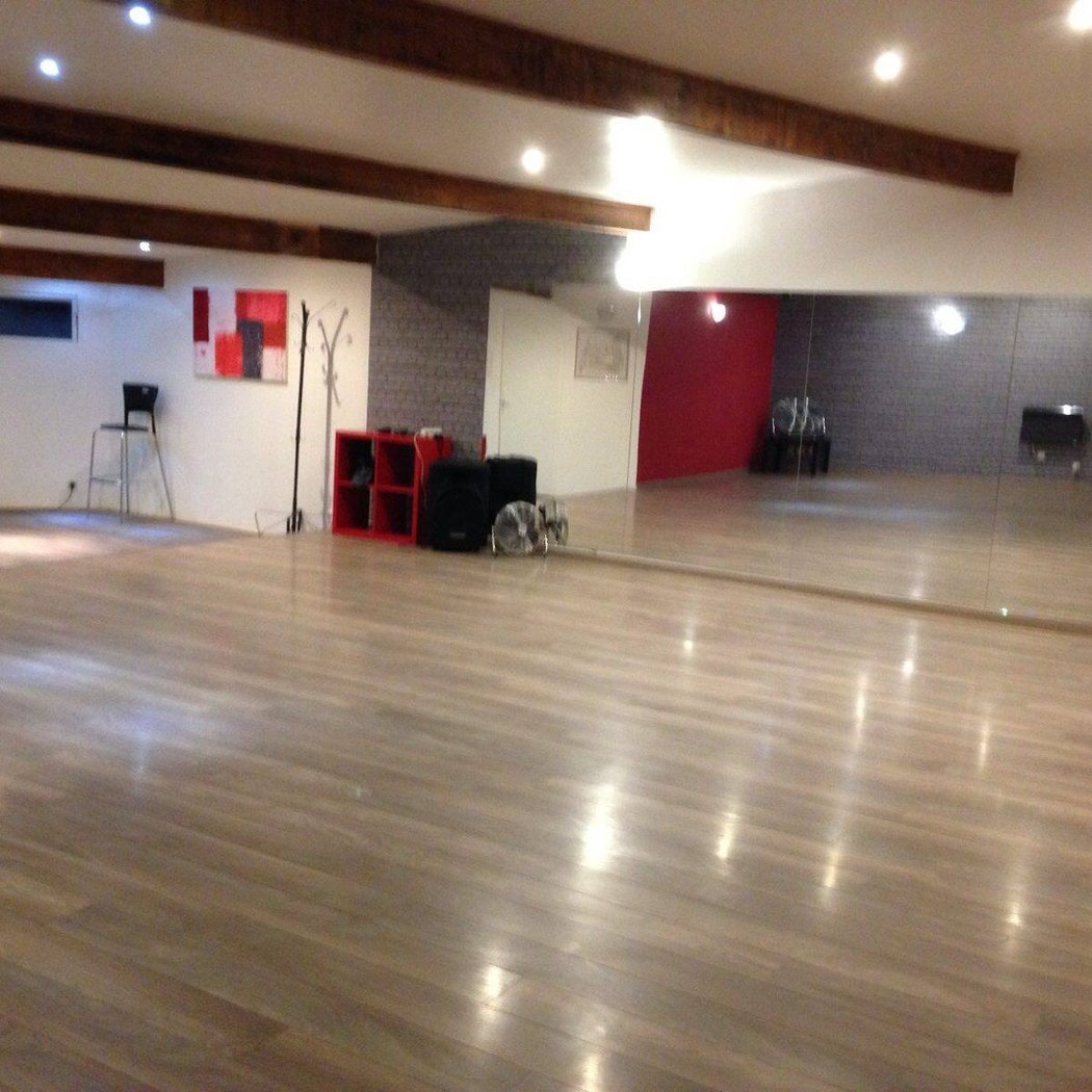 Lady stage bachata-salsa 5