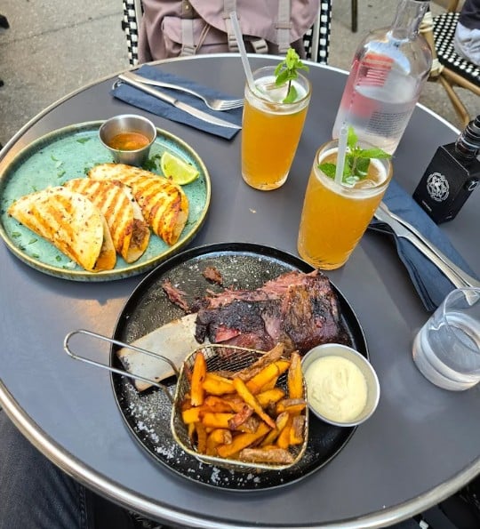Keurty's BBQ 3