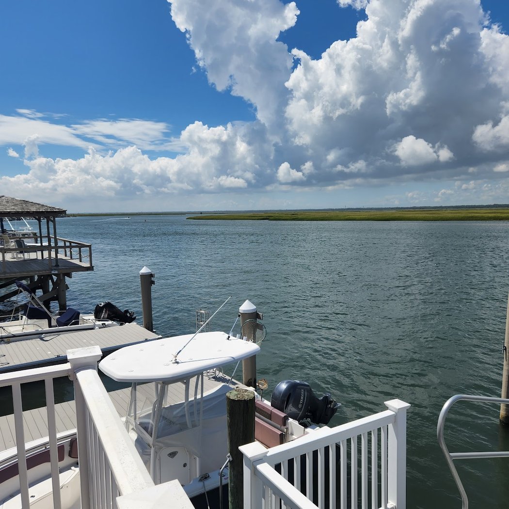 Twisties Tavern on the Bay 5