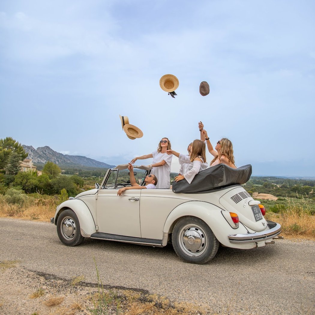 Yes Provence - Location 2cv, Méhari, Cox décapotable et Combi-Van 2