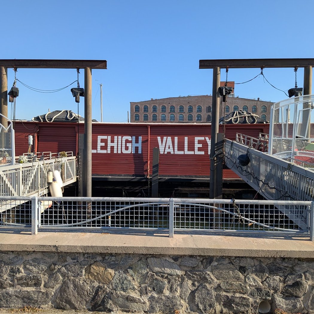Open Hours - Waterfront Barge Showboat & Museum 3