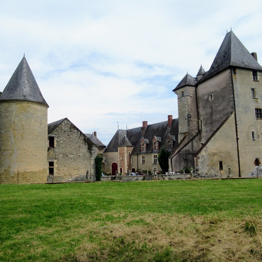 Castle of La Chapelle Angillon Wedding visit 3