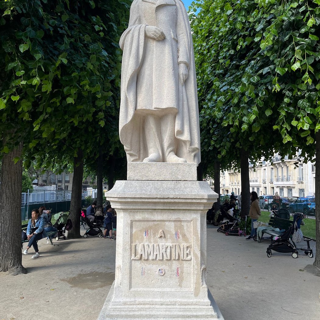 Square Lamartine 3