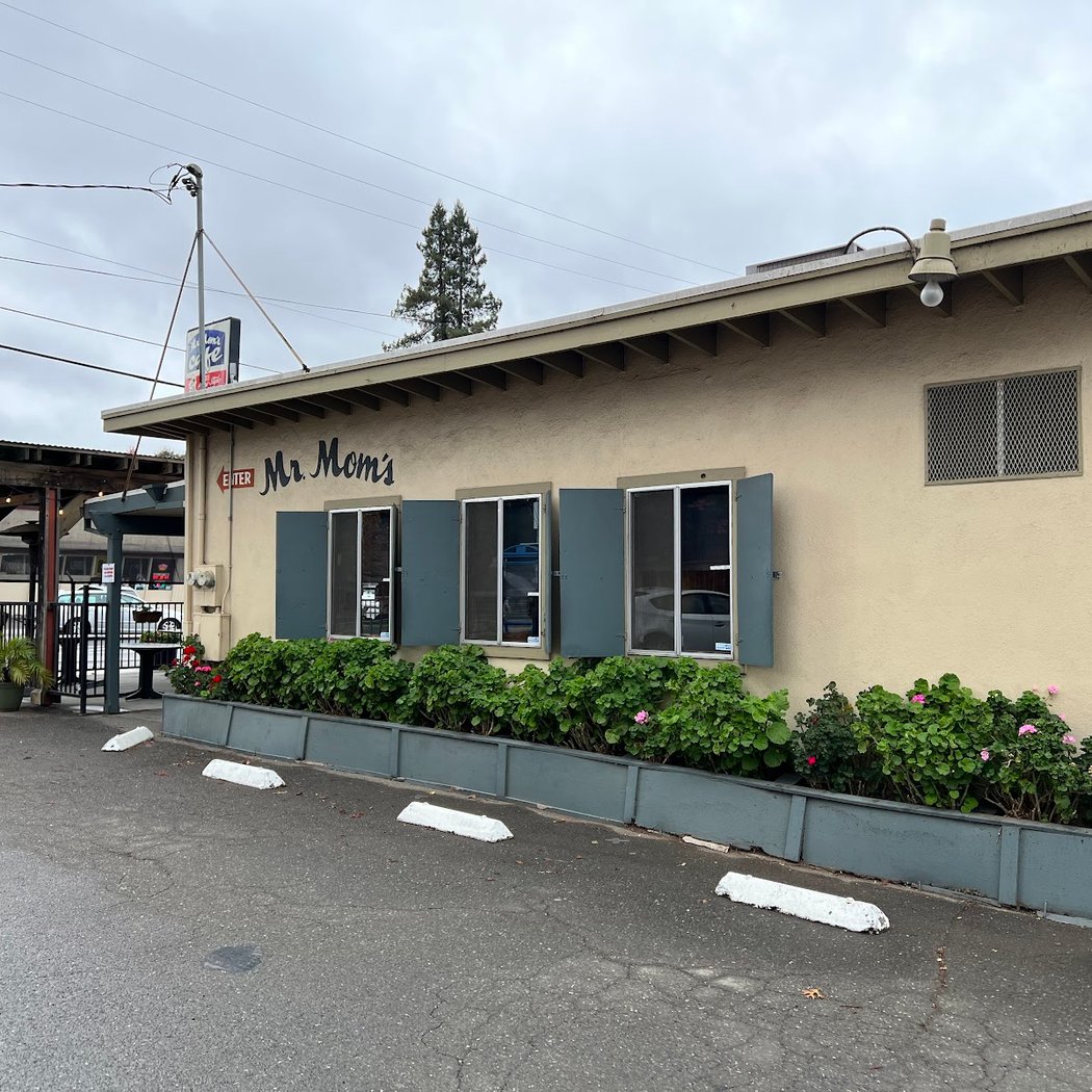 Mr. Mom's Cafe 4