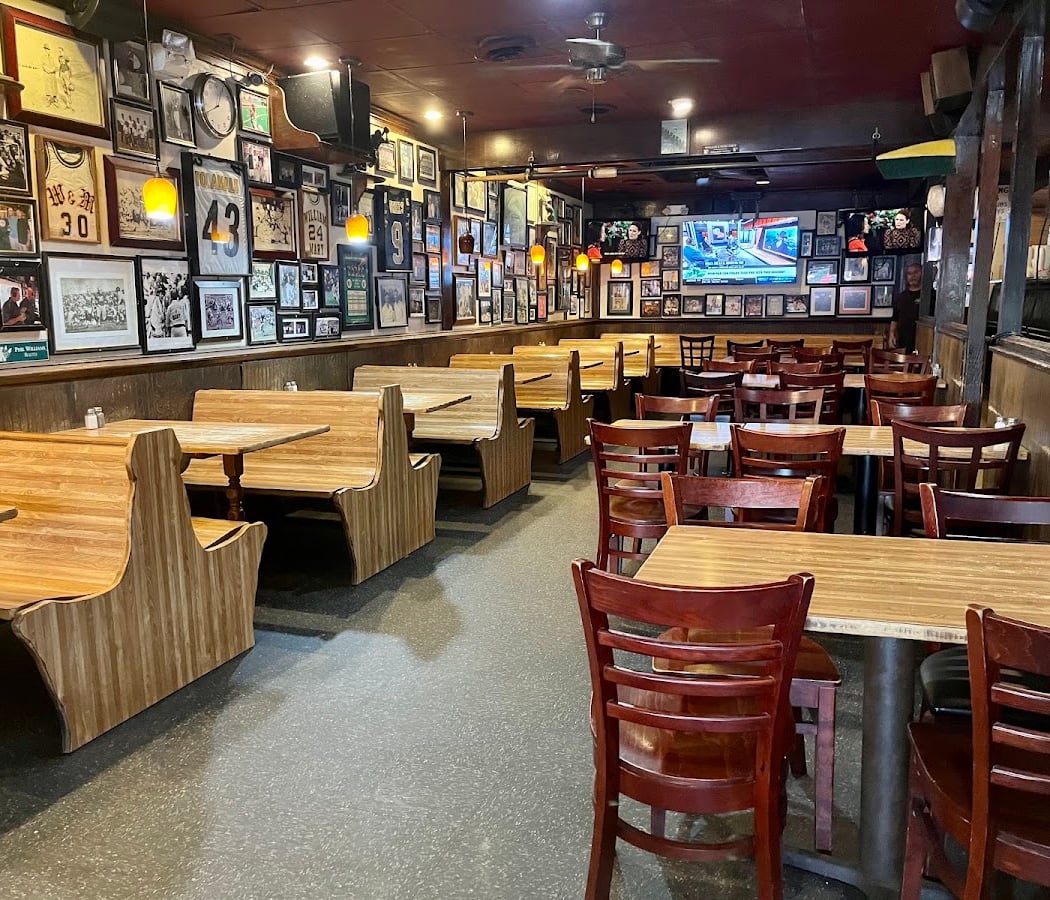 Paul's Deli Restaurant 3