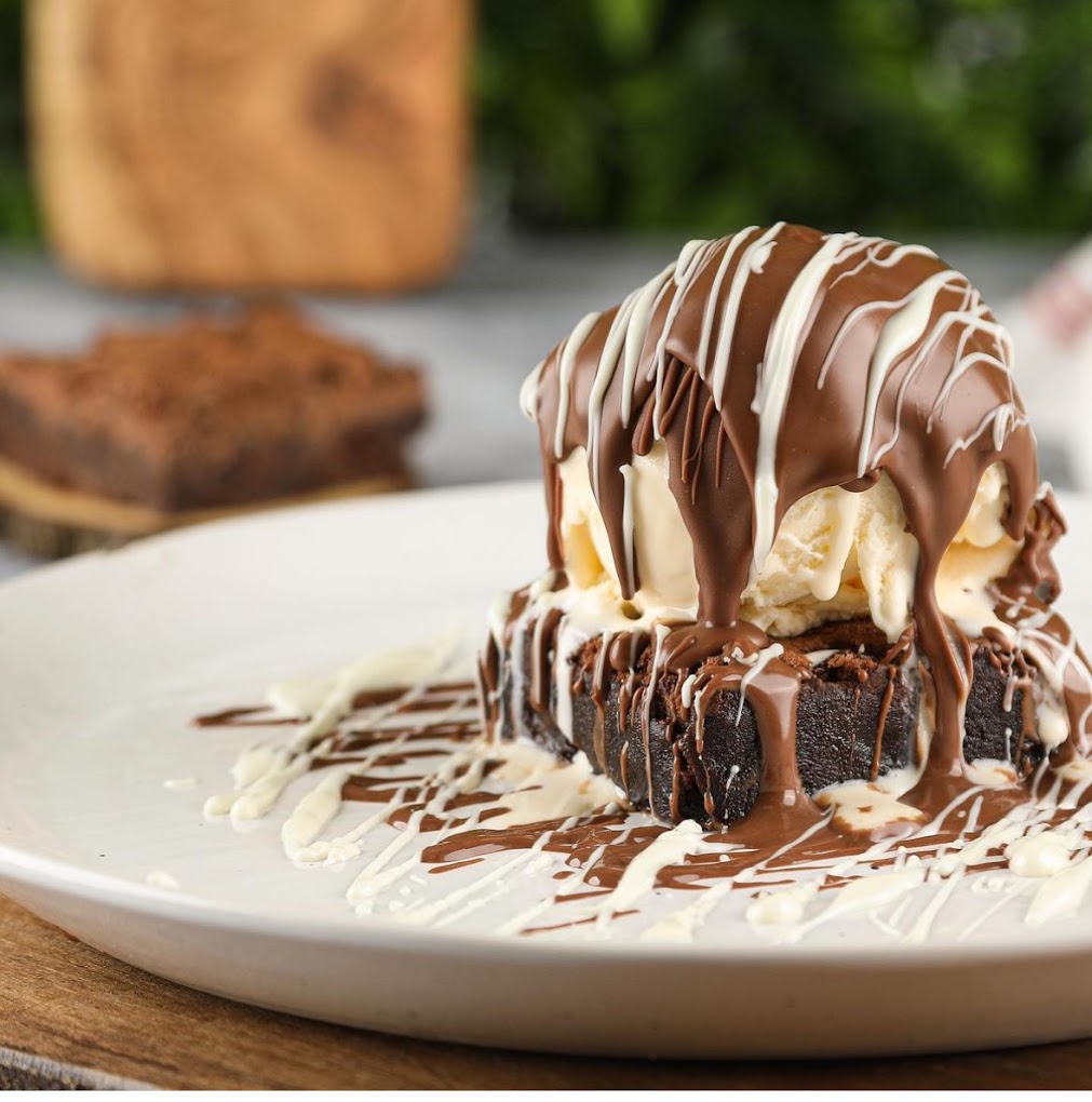 THE CHOCOLATE HOUSE 1