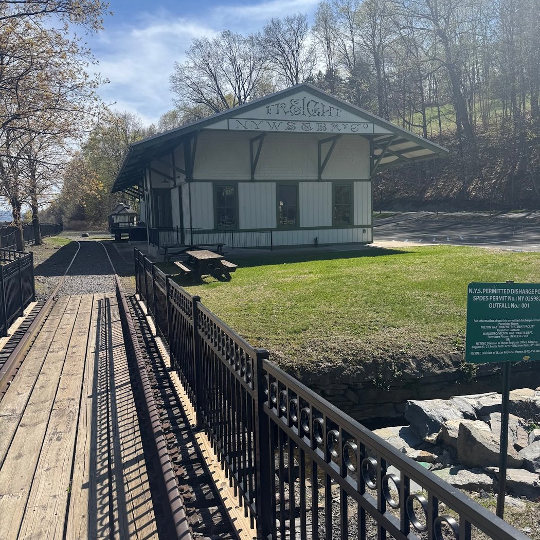 Milton-on-Hudson Station 2