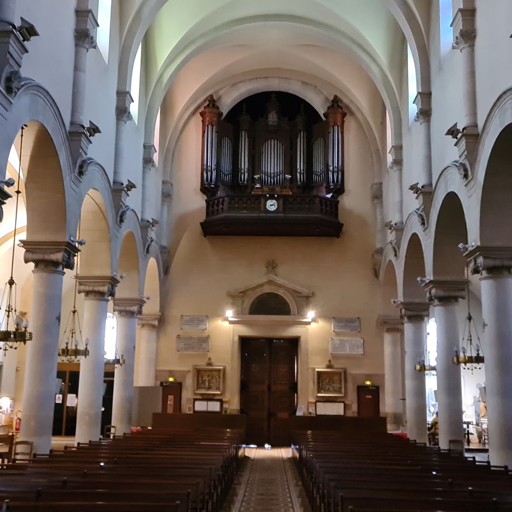 Visite libre ou audio-guidée de l'église Saint-Pierre 2