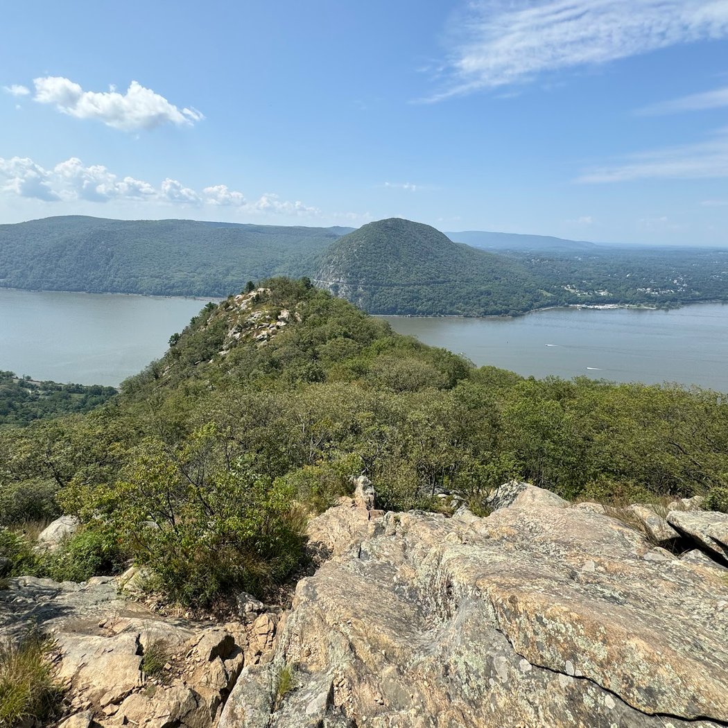 Breakneck Ridge Trailhead 1