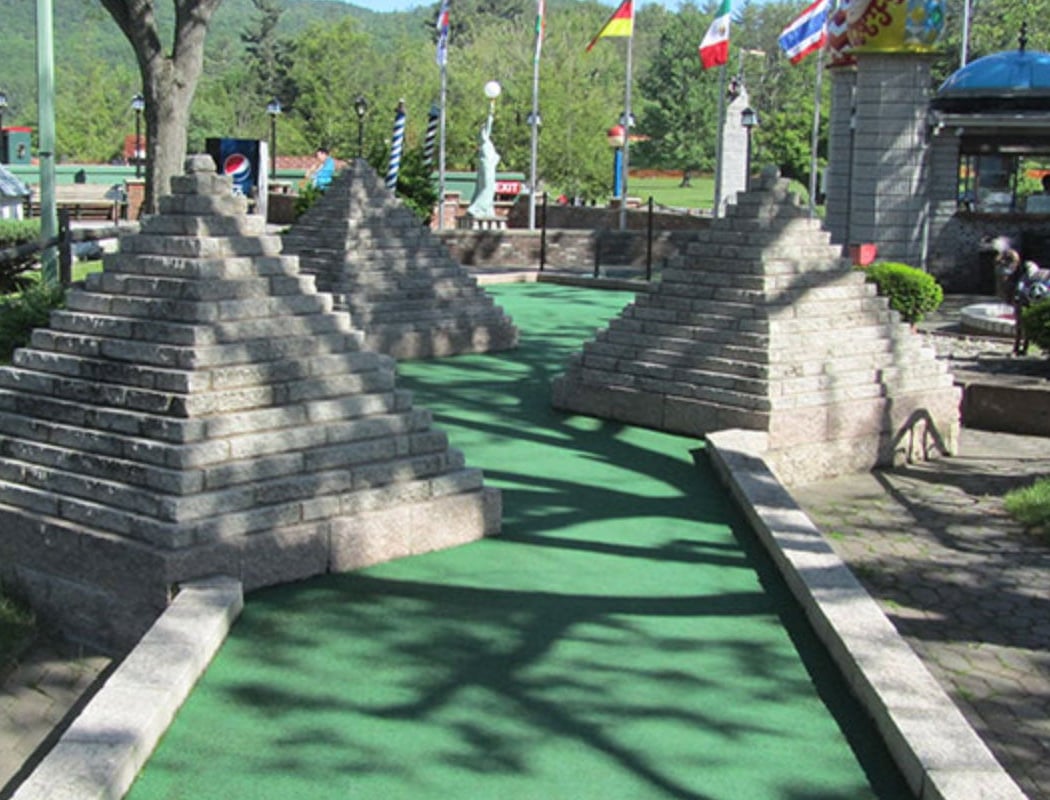 Around the World Miniature Golf 2