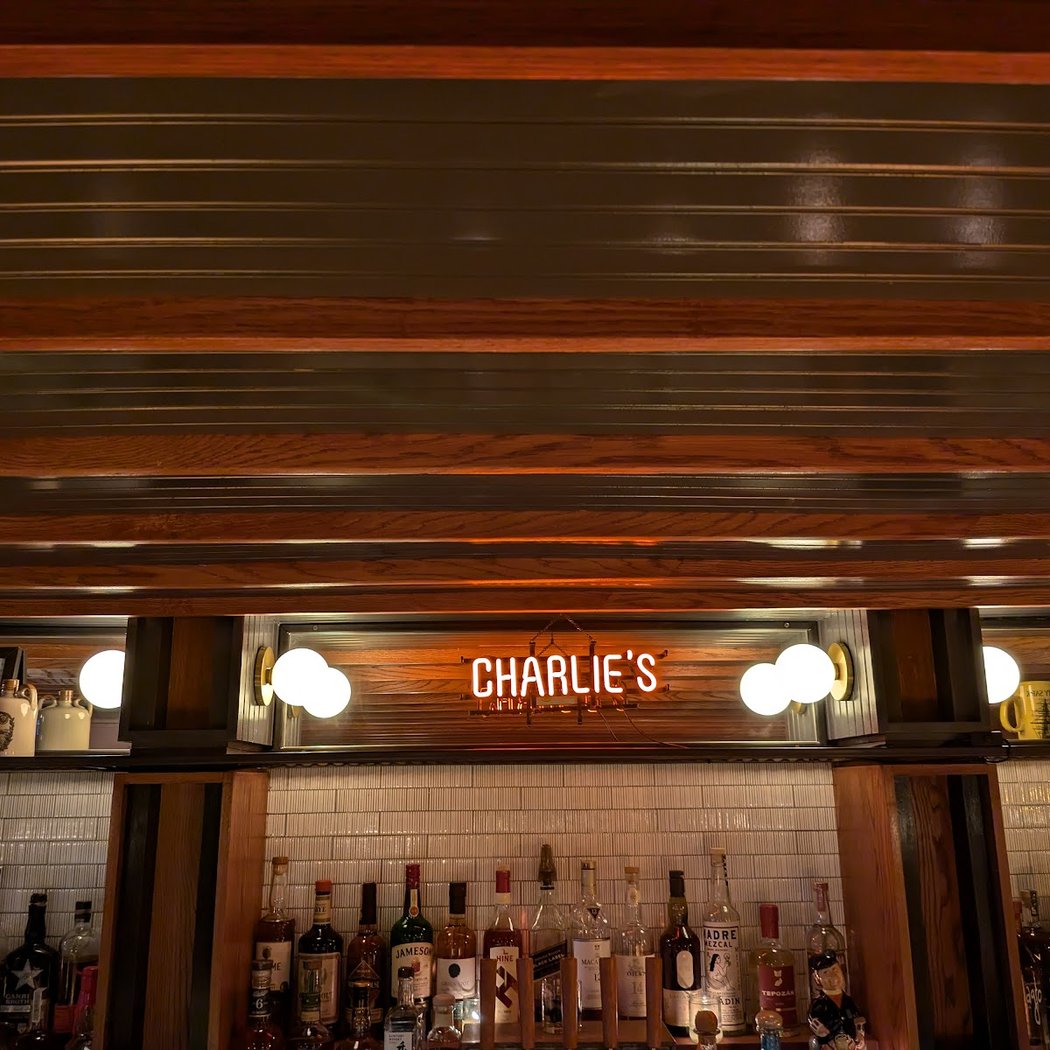 Charlie’s Pub 2
