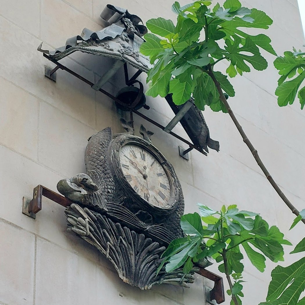 Portal of the former Hotel Raoul 2