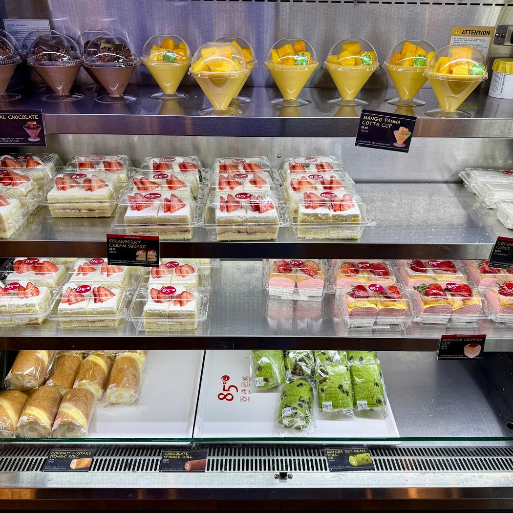 85°C Bakery Cafe - Newark 3