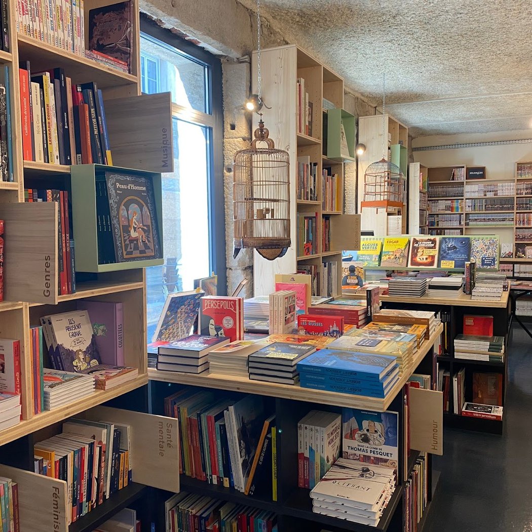 Librairie Les intrus 1