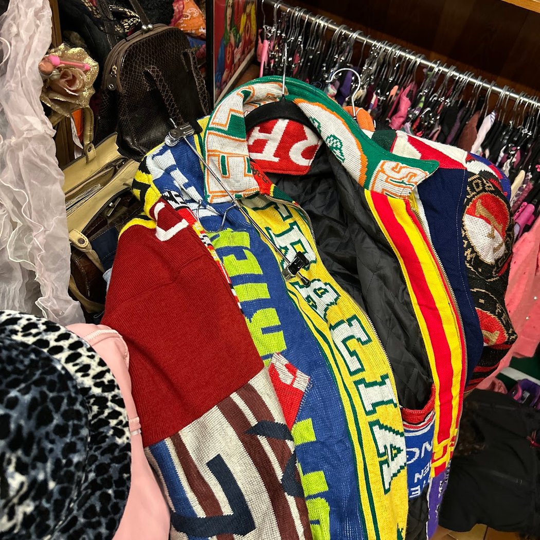 Out Of Space Vintage Shop 5