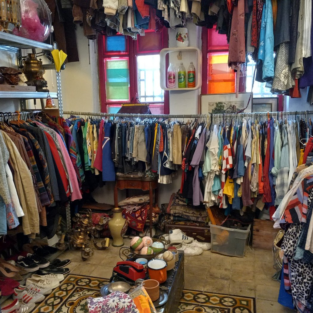 הגראז וינטג' ובית קפה/בר משקאות The Garage vintage & bar 1