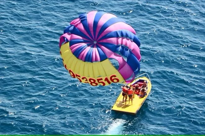 SUBLIM SKY : Jet-ski et parachute. Jet-ski avec et sans permis à Fréjus 1