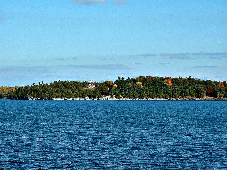 Sunday on the Island 3