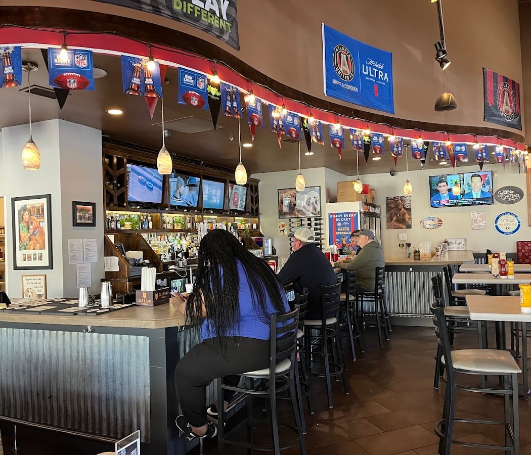 Lucky's Burger & Brew 2