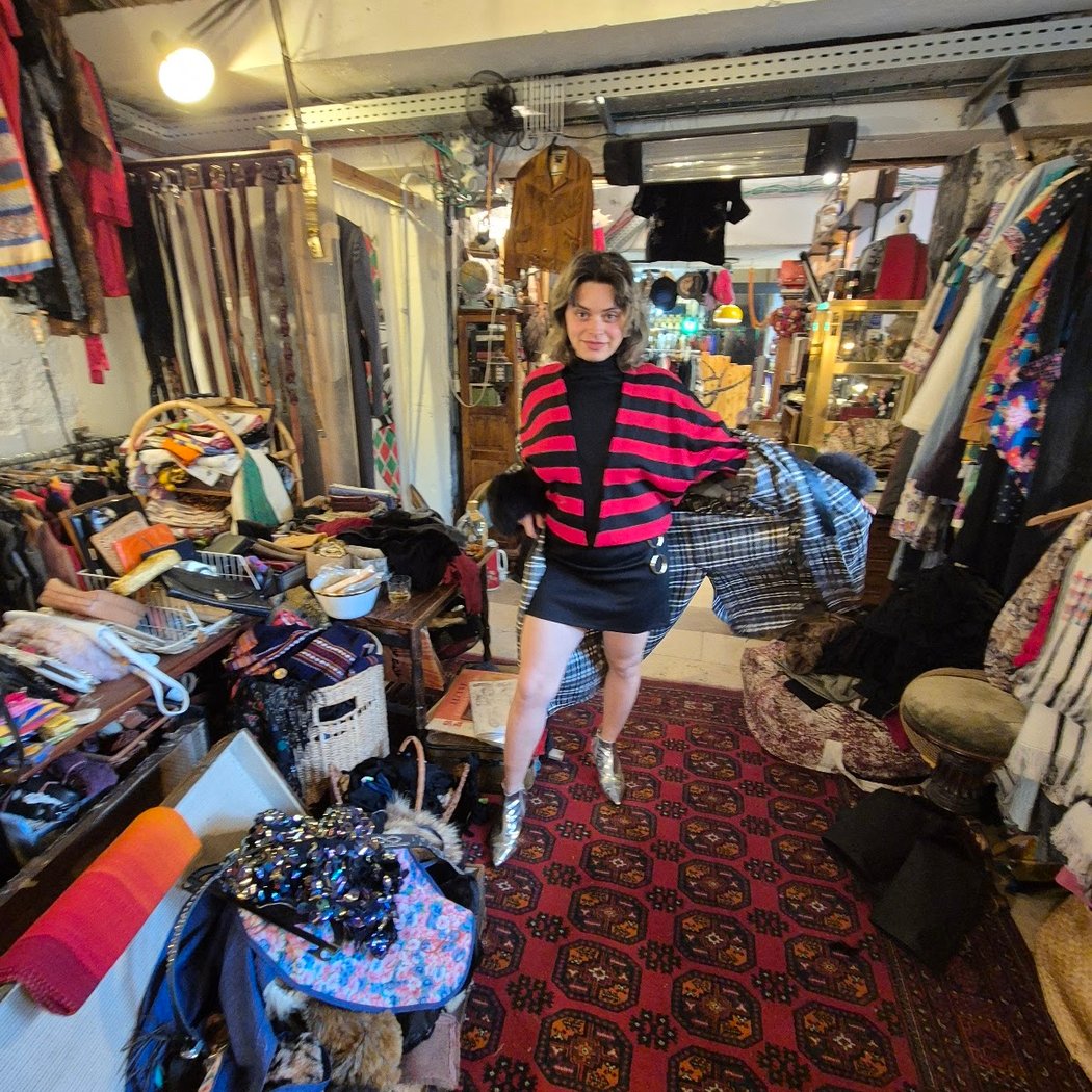 הגראז וינטג' ובית קפה/בר משקאות The Garage vintage & bar 3
