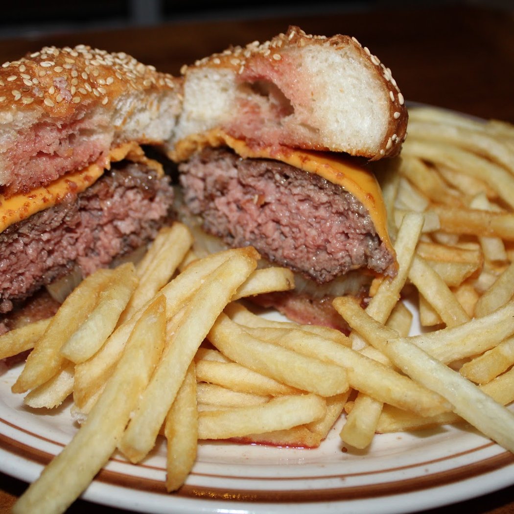 The Lions Bar & Grill 4