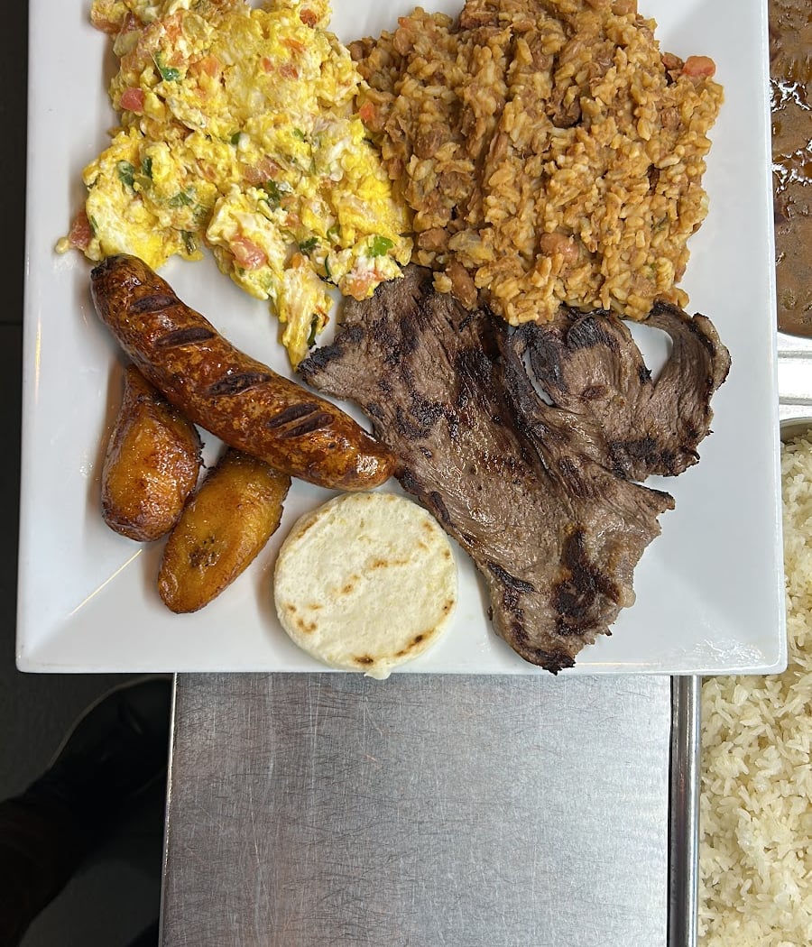 Las Tres Restaurant 3