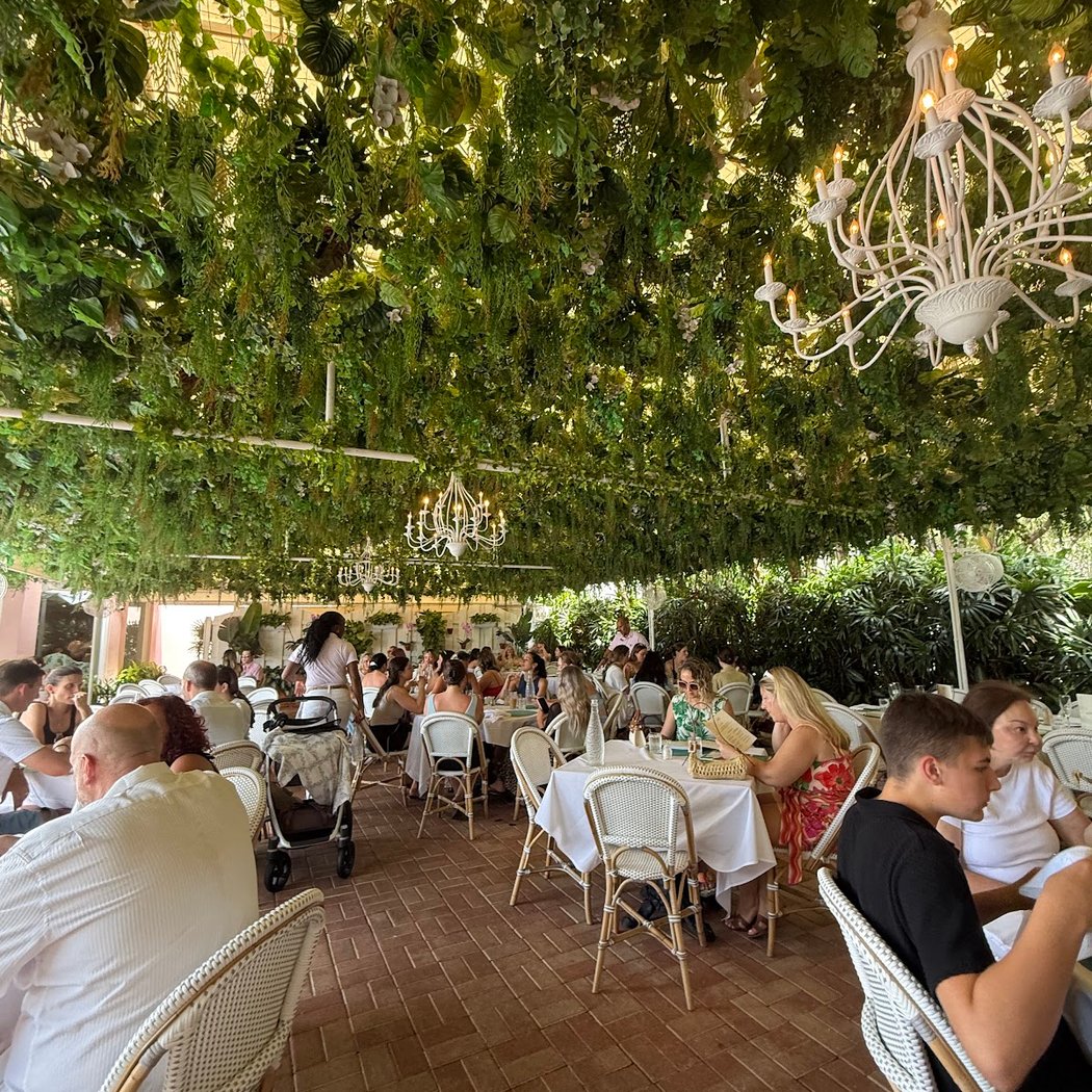 Swifty's at the Colony Palm Beach 3