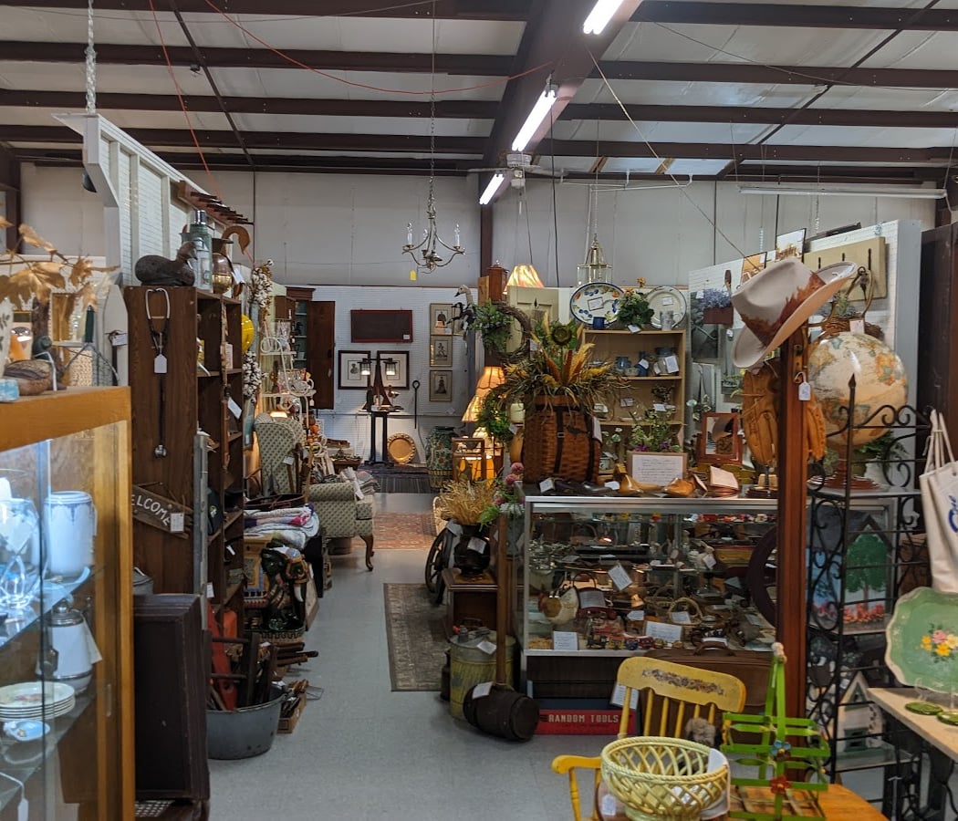 Foxwell's Antiques & Collectibles 3