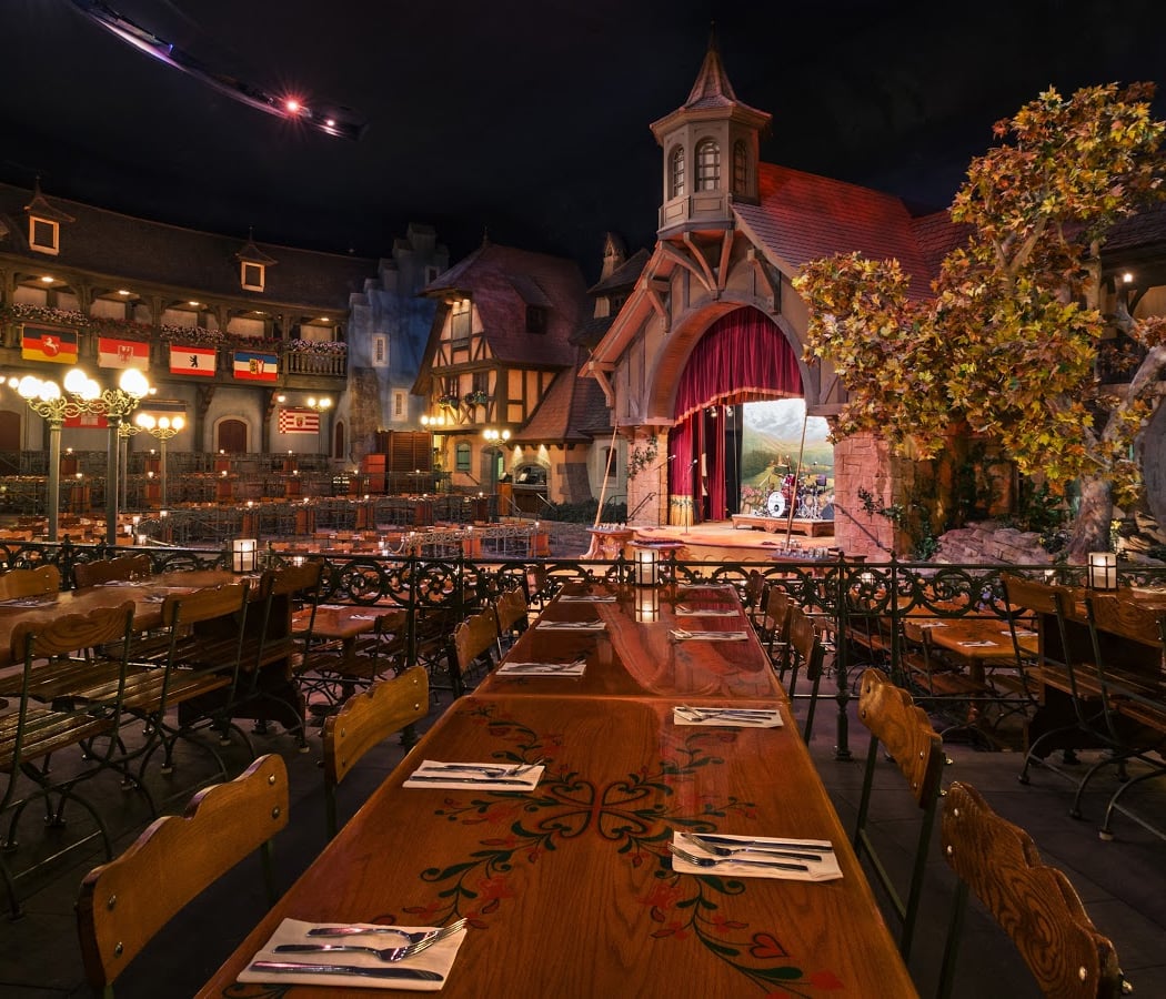 Biergarten Restaurant 3