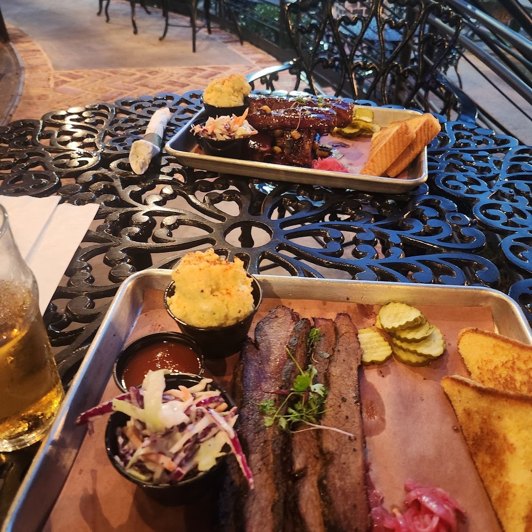 Bayou Heights Bier Garten 3