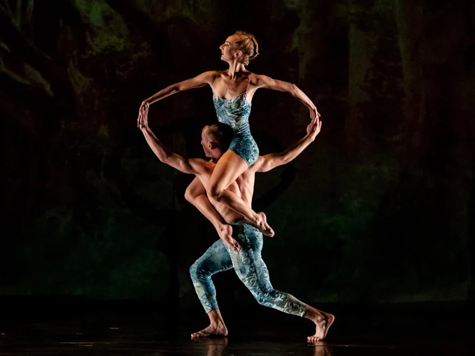 MOMIX: Alice 3
