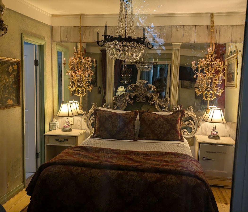 Belvedere Guest House for Men 3