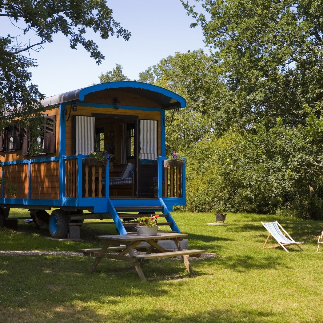 Domaine De La Grangée - Séjour en hébergement insolite -Roulotte, Carré d'étoiles et Cabanes 1