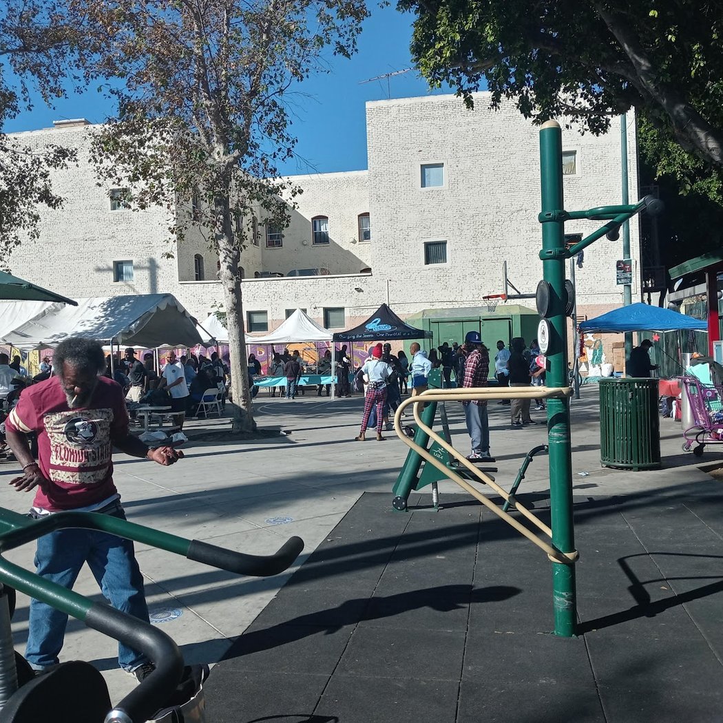 Fish & Scripts: Skid Row Volunteer Event 3