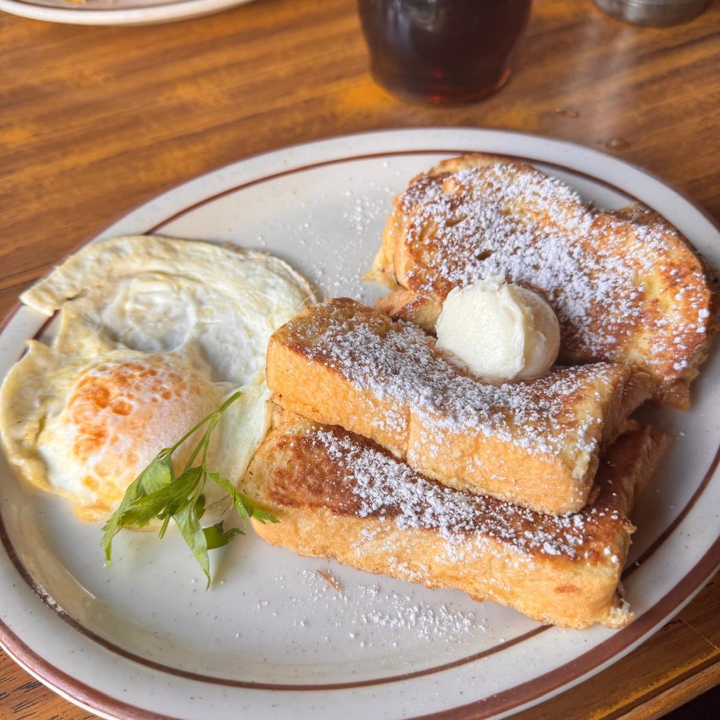 Bert's Café 1
