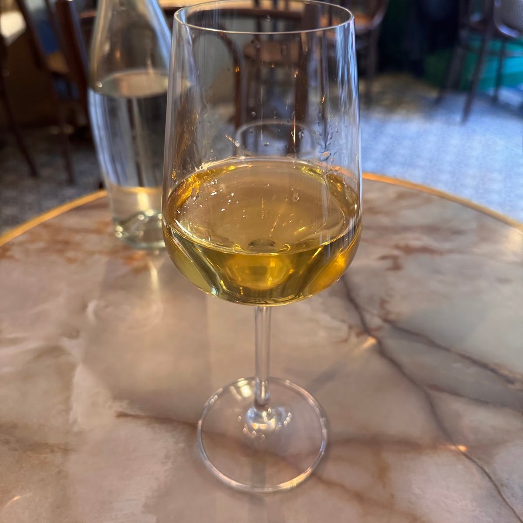 Causeries Paris - Specialty coffee & natural wine 1