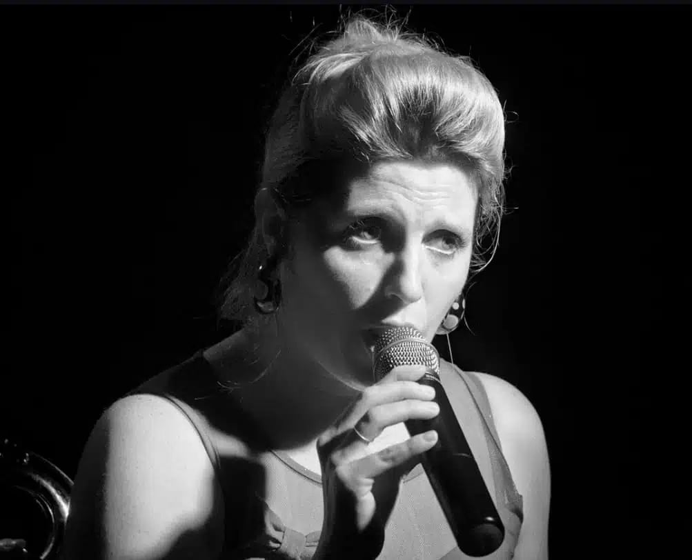 Musique Live avec Emilie Hedou 1