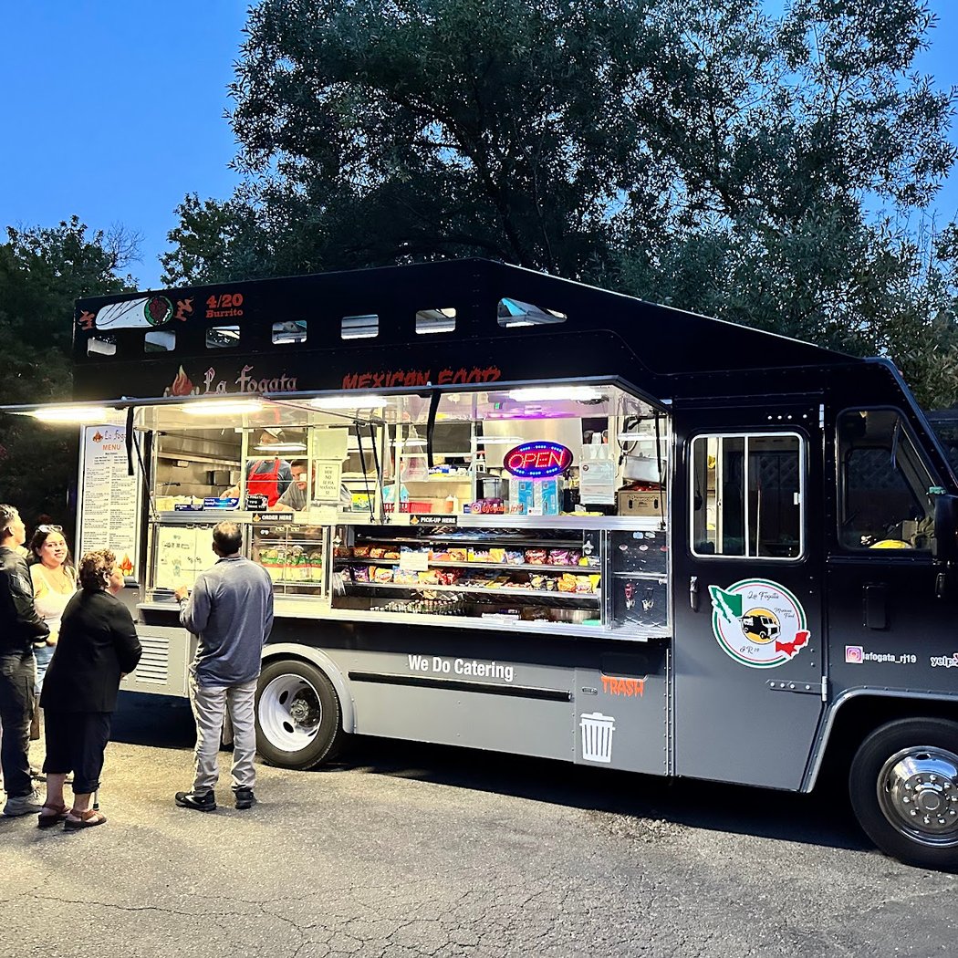 La Fogata Taco Truck 1