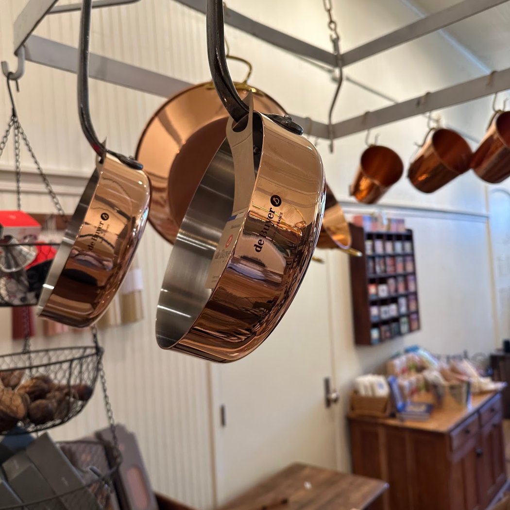 Magnetic Creation Settings: Co-hosts Highlow Larder and Jeffrey Peck 3