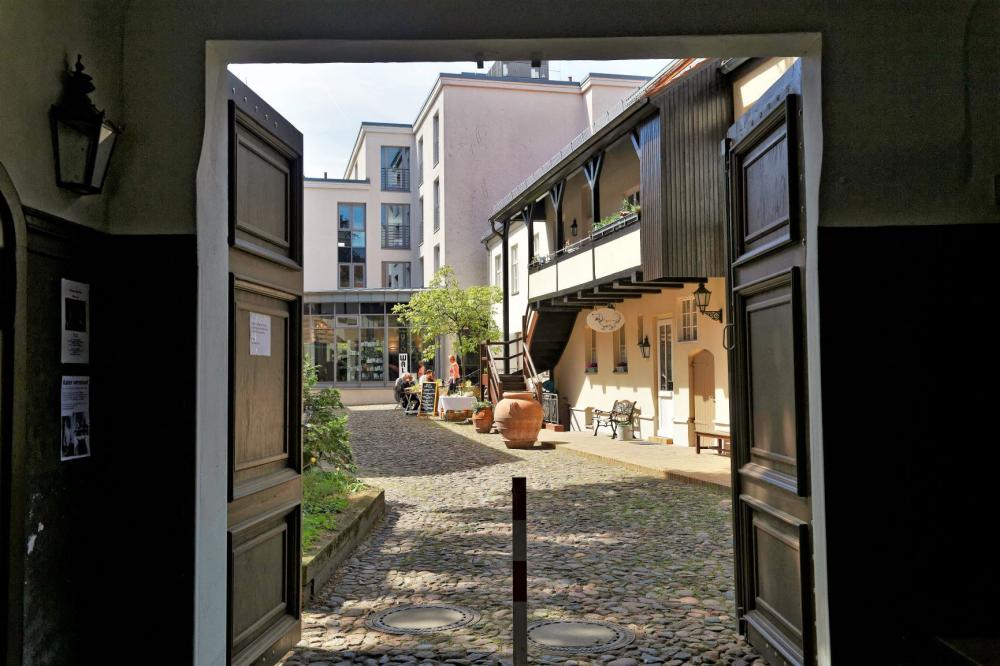 Potsdamer Hinterhöfe 1
