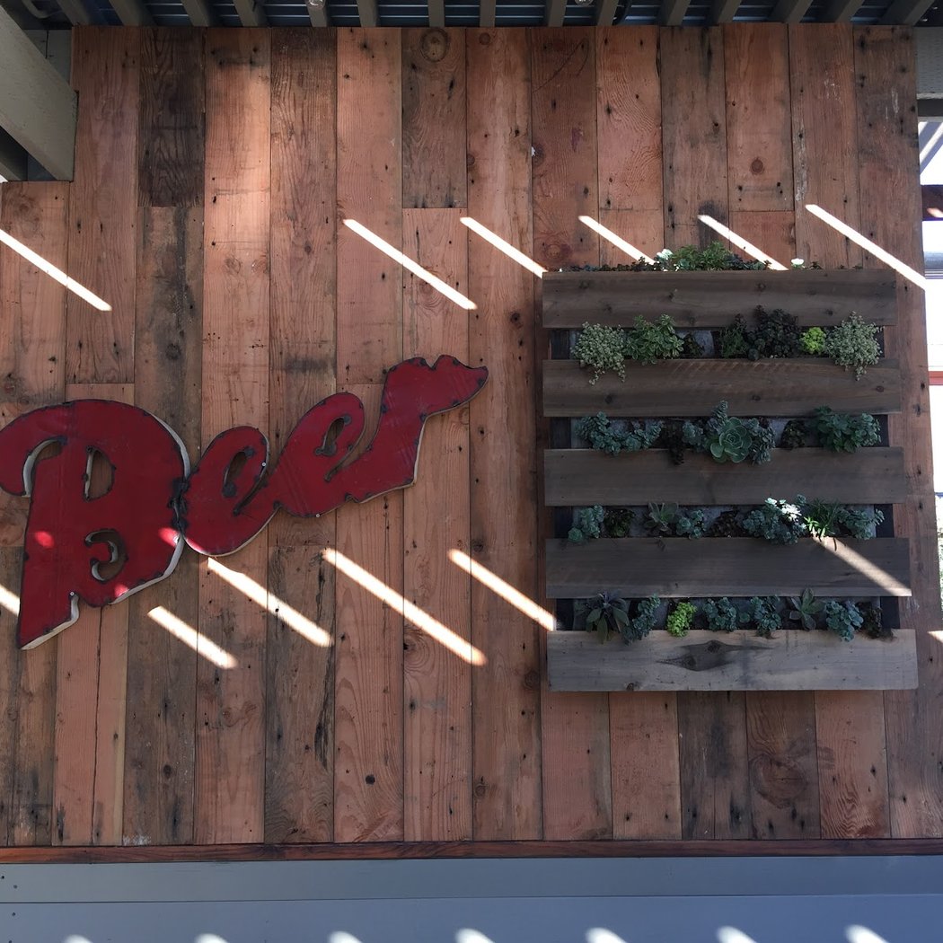 Happy Hour at Palooza Brewery & Gastropub 2