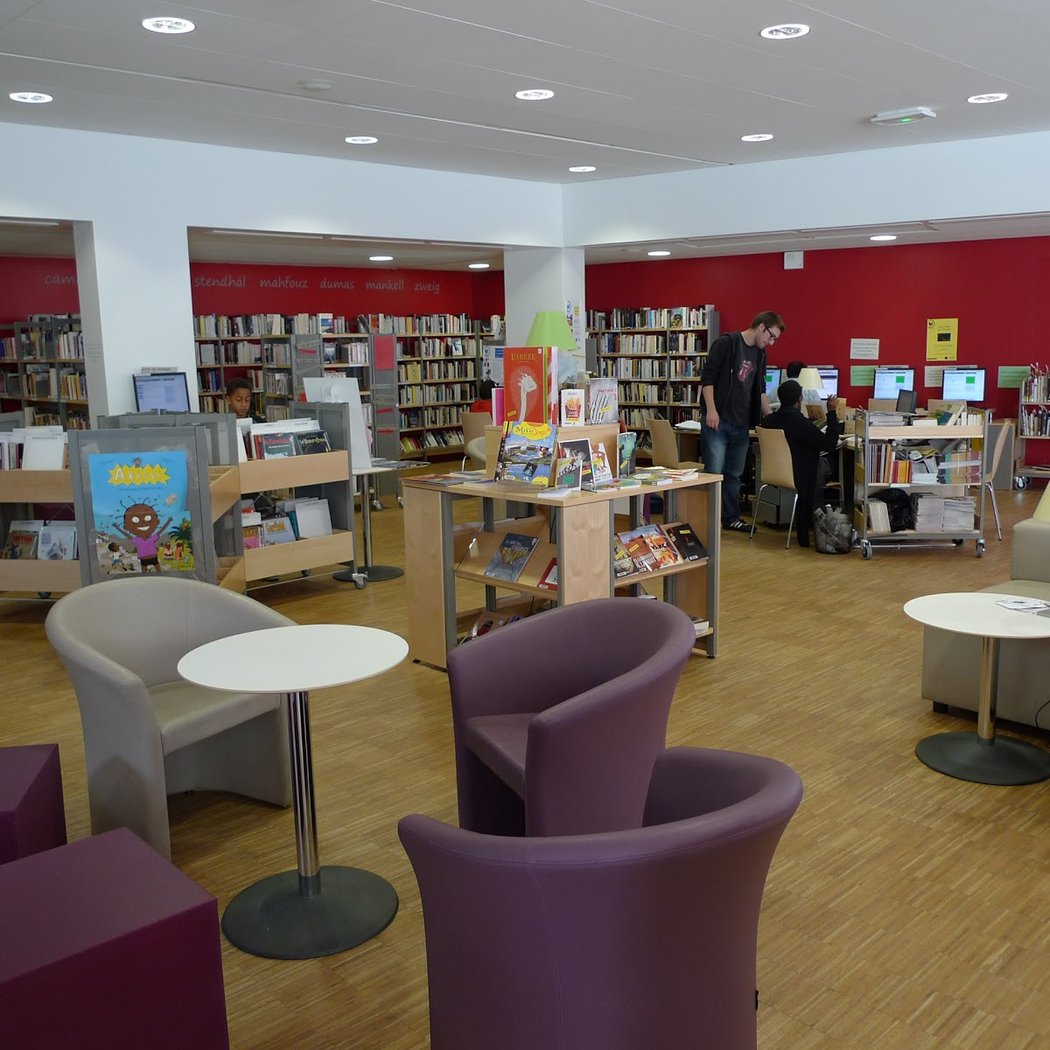 Library Louise Michel 3