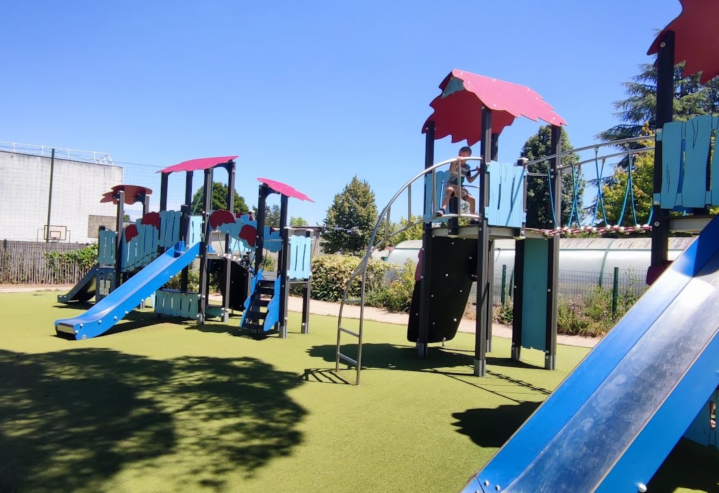Aire de jeux pour enfants 1