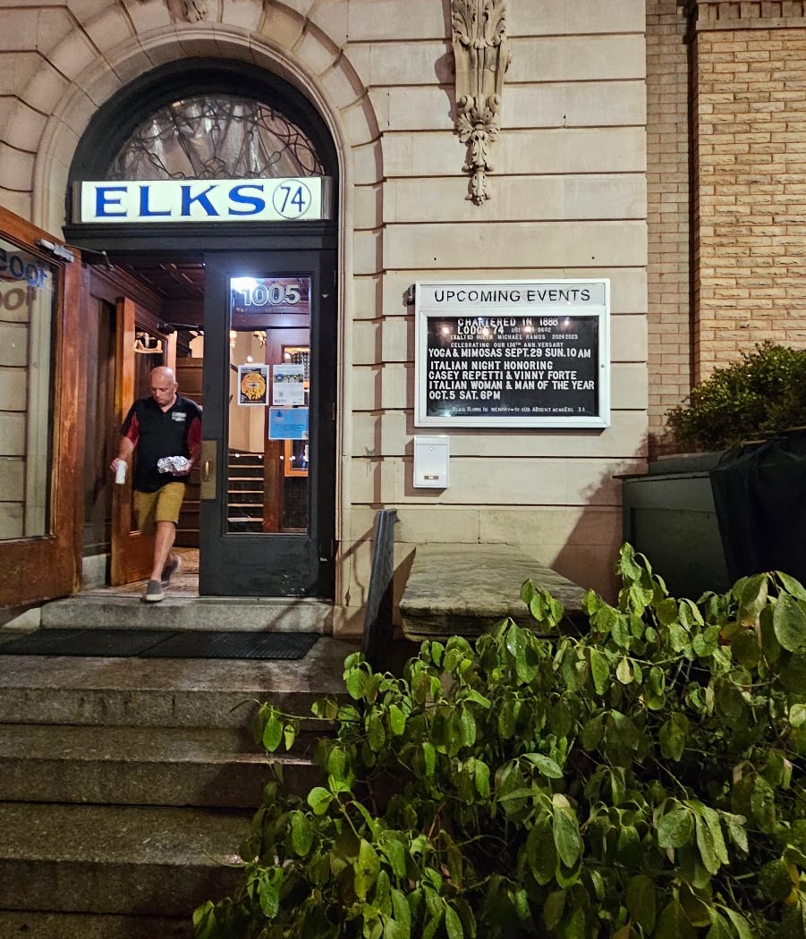 Elmhurst (Elks Lodge #878) 3