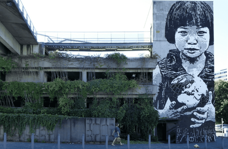 The wall. from Bordeaux 2