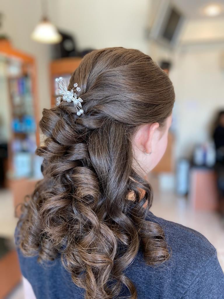 Gina Hairstylist 3