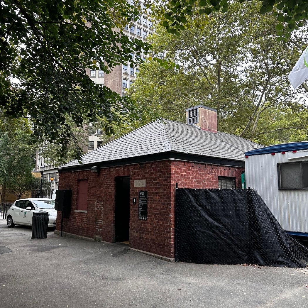 Chelsea Park Public Bathroom 3