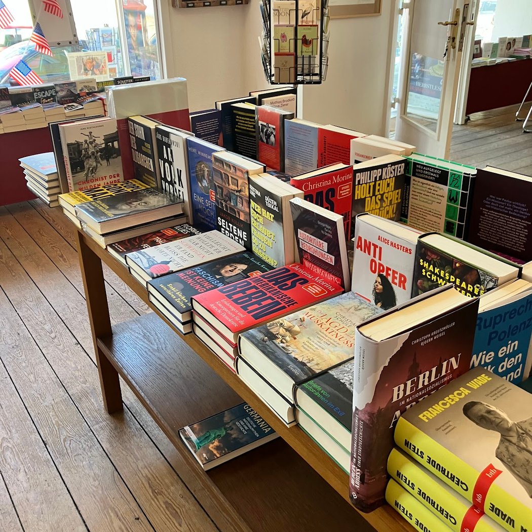 Die Buchhandlung Wassermann eröffnet 3